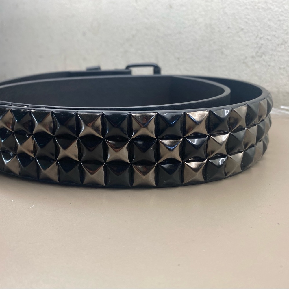New with Tags Unisex Hot Topic Black Chrome Studded Rocker Biker Belt.